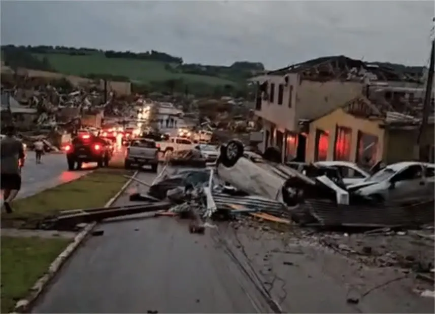 Famílias afetadas pelo tornado em Rio Bonito